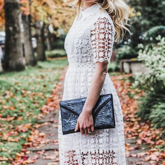 Feminine Lace Dress - Picture 5 of 6